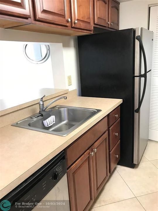 Recently Rented: $1,700 (1 beds, 1 baths, 700 Square Feet)