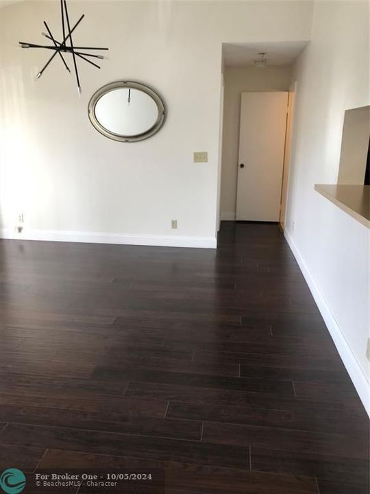 Recently Rented: $1,700 (1 beds, 1 baths, 700 Square Feet)