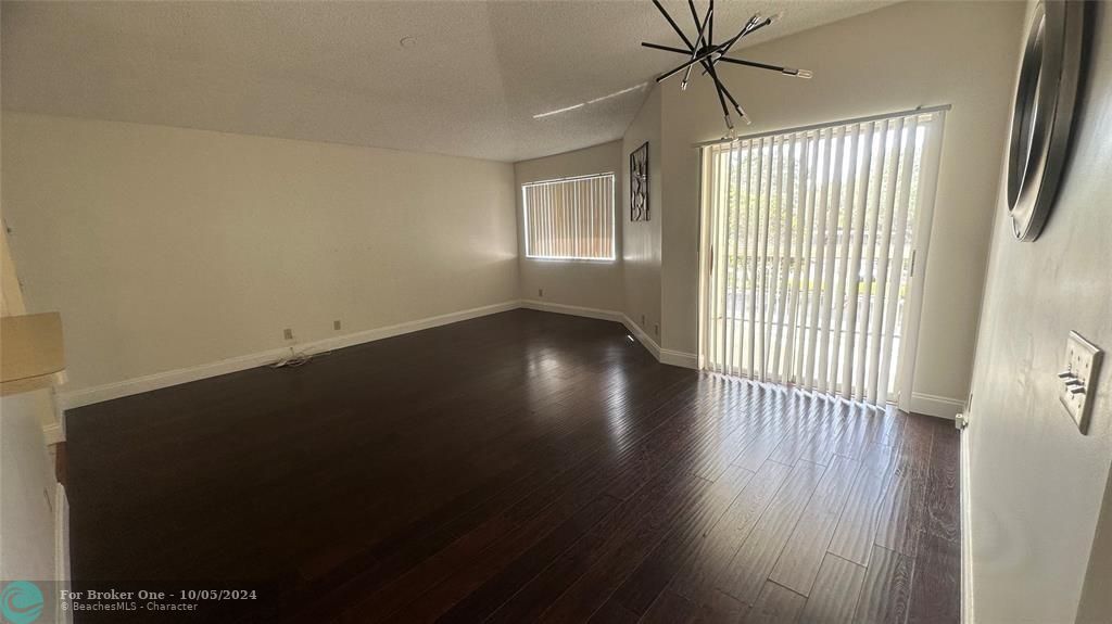 Recently Rented: $1,700 (1 beds, 1 baths, 700 Square Feet)