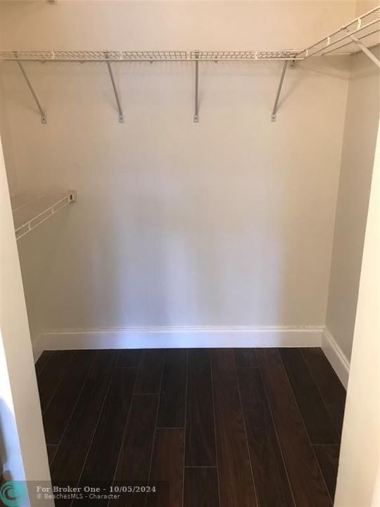 Recently Rented: $1,700 (1 beds, 1 baths, 700 Square Feet)