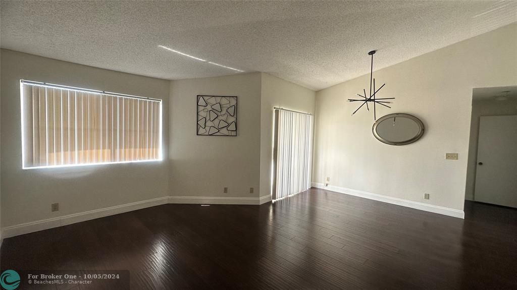 Recently Rented: $1,700 (1 beds, 1 baths, 700 Square Feet)