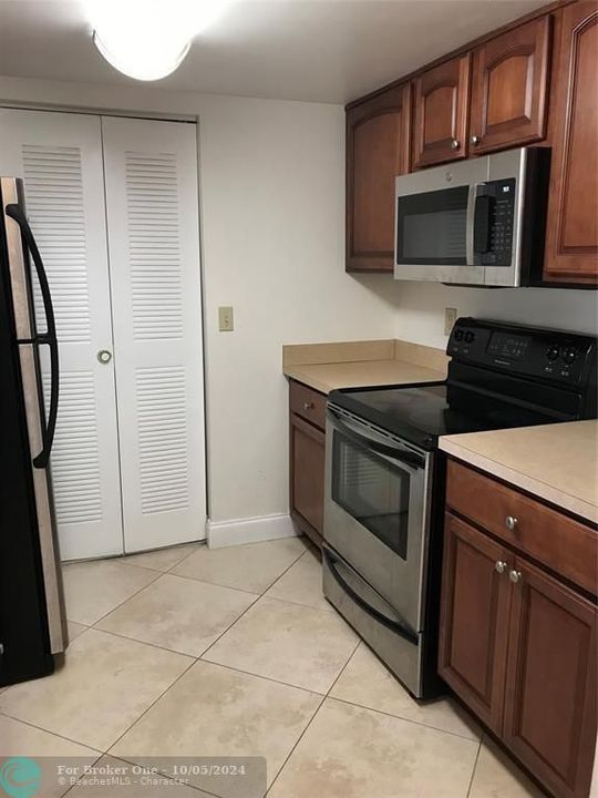 Recently Rented: $1,700 (1 beds, 1 baths, 700 Square Feet)