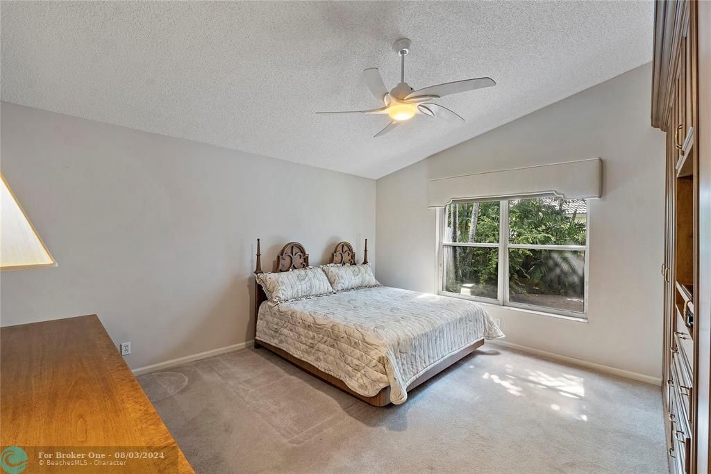 Recently Sold: $685,000 (3 beds, 2 baths, 1852 Square Feet)