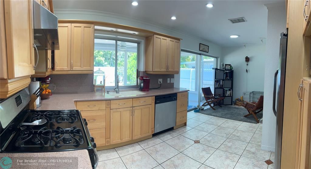 Recently Sold: $480,000 (2 beds, 2 baths, 1238 Square Feet)