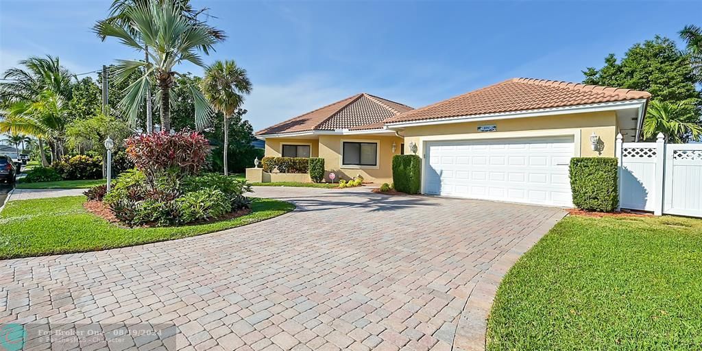 For Sale: $2,075,000 (3 beds, 3 baths, 2847 Square Feet)