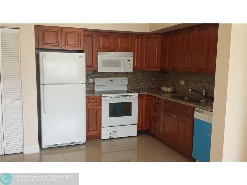 For Rent: $2,250 (2 beds, 1 baths, 749 Square Feet)