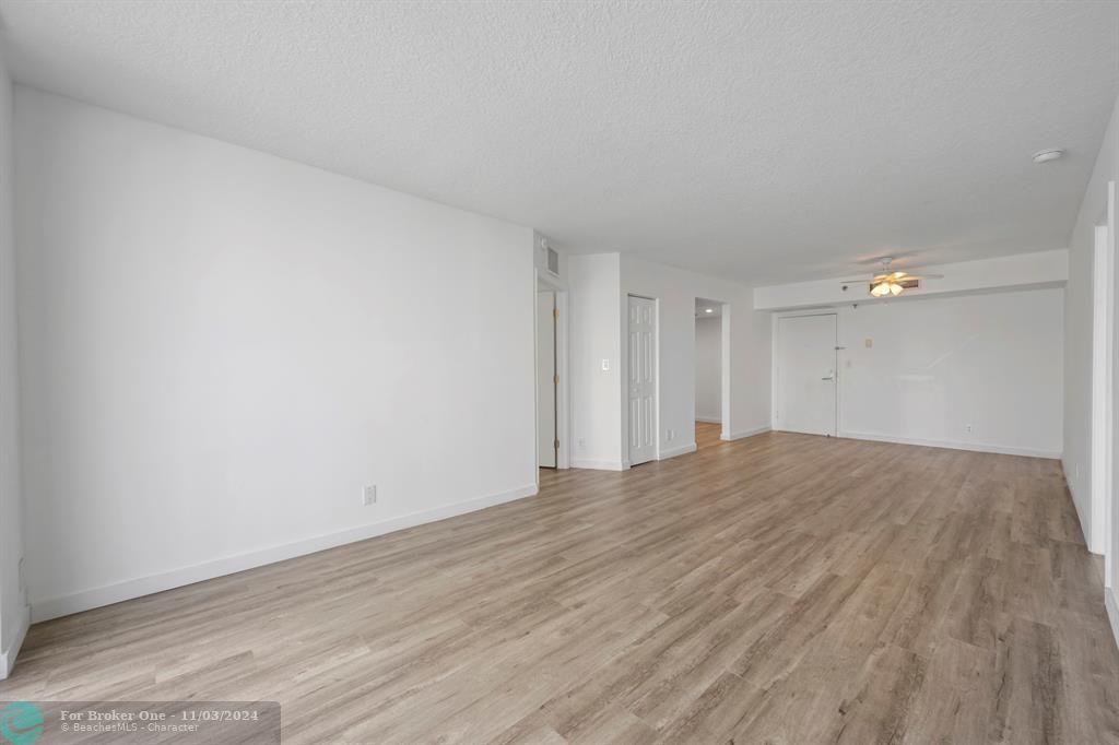 For Rent: $2,700 (2 beds, 2 baths, 990 Square Feet)