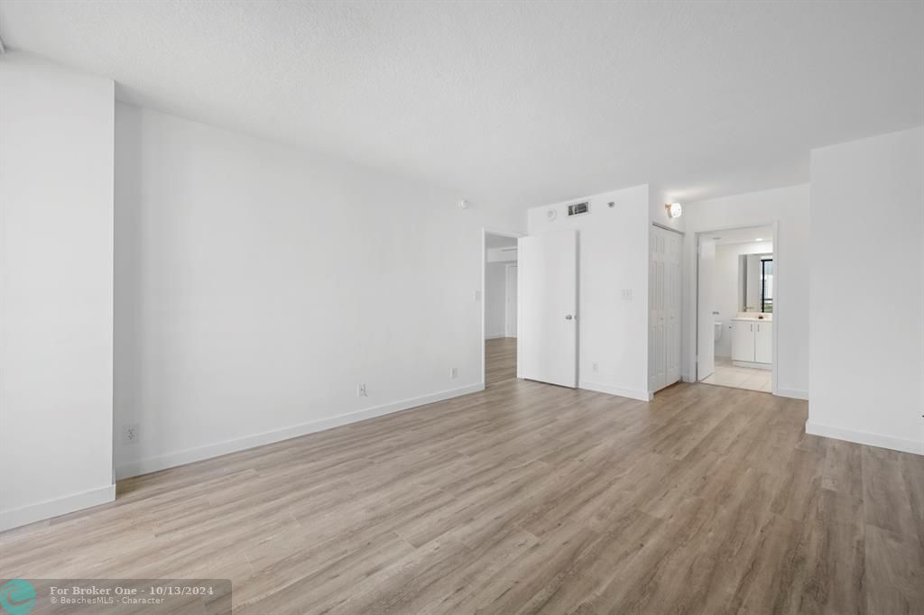 Recently Rented: $2,700 (2 beds, 2 baths, 990 Square Feet)