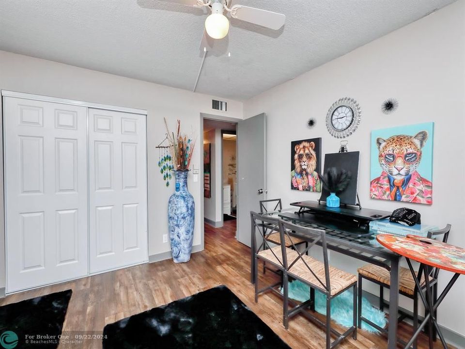 For Sale: $205,000 (2 beds, 2 baths, 907 Square Feet)