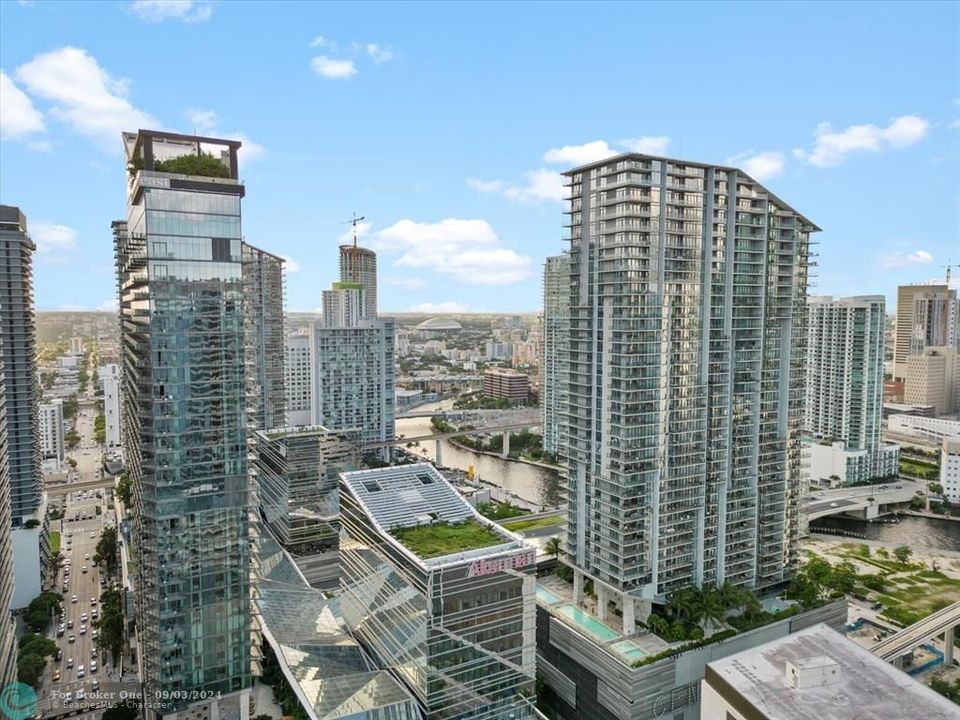 For Sale: $1,250,000 (2 beds, 2 baths, 1265 Square Feet)