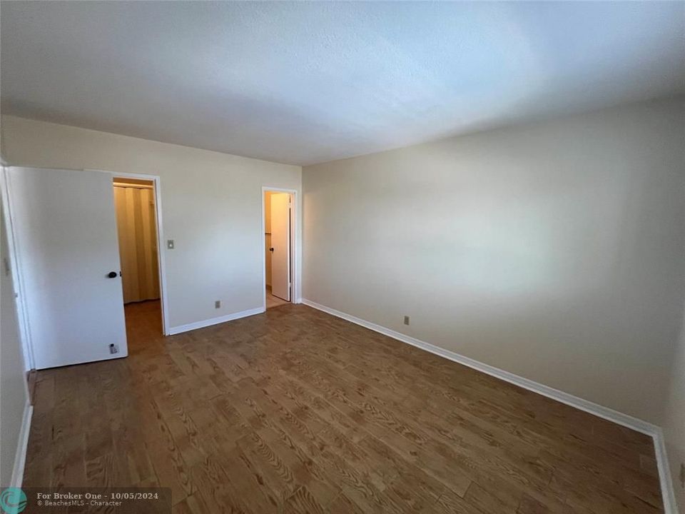 Recently Rented: $1,900 (2 beds, 2 baths, 990 Square Feet)