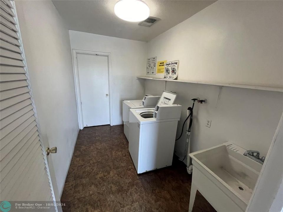 Recently Rented: $1,900 (2 beds, 2 baths, 990 Square Feet)