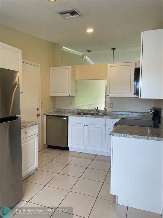 For Rent: $2,900 (3 beds, 2 baths, 1641 Square Feet)