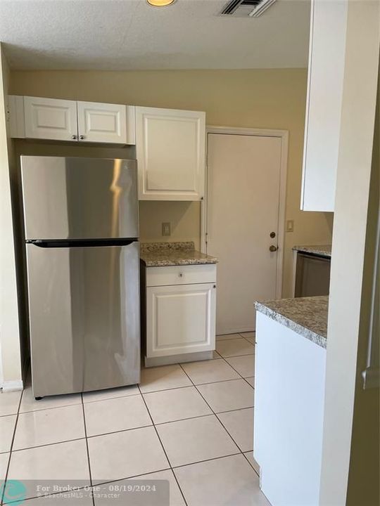 For Rent: $2,900 (3 beds, 2 baths, 1641 Square Feet)