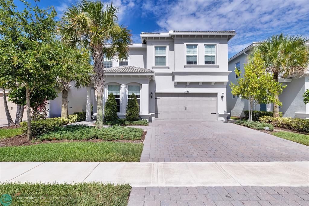 Recently Sold: $995,000 (5 beds, 3 baths, 2501 Square Feet)