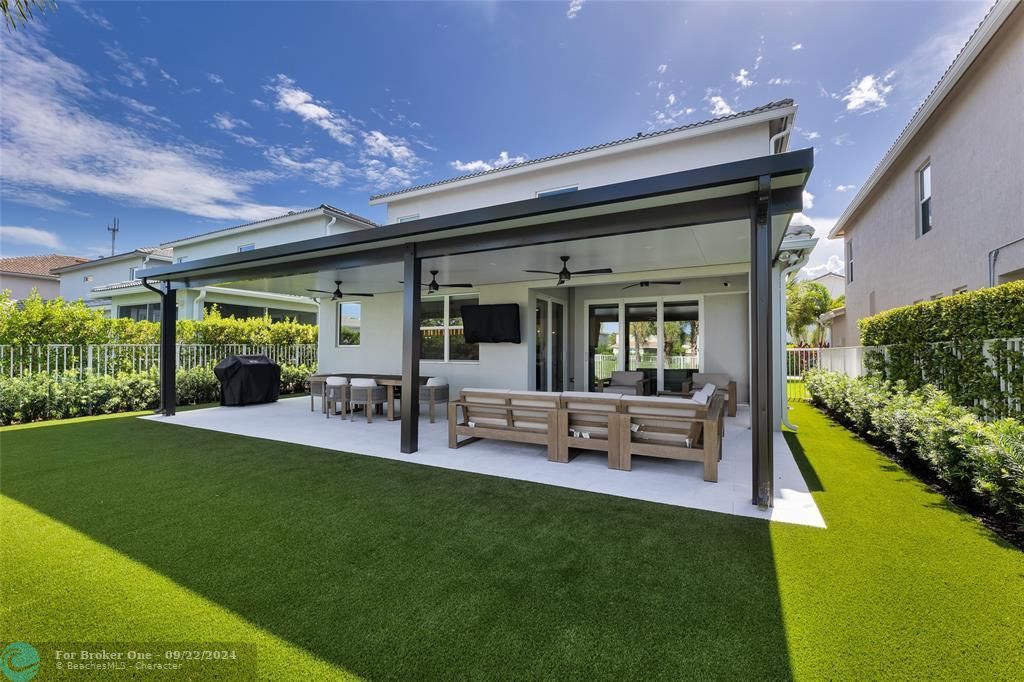 Recently Sold: $995,000 (5 beds, 3 baths, 2501 Square Feet)