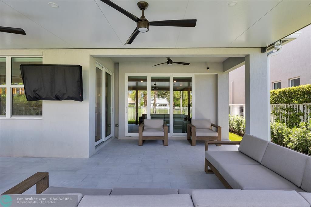 Recently Sold: $995,000 (5 beds, 3 baths, 2501 Square Feet)