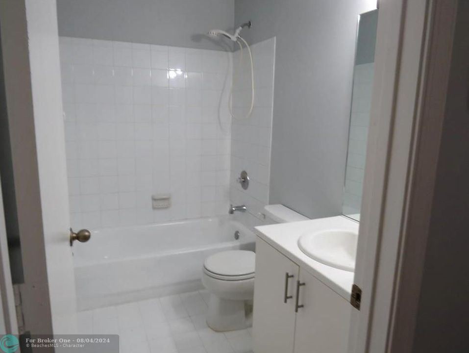 For Rent: $3,100 (3 beds, 2 baths, 1636 Square Feet)