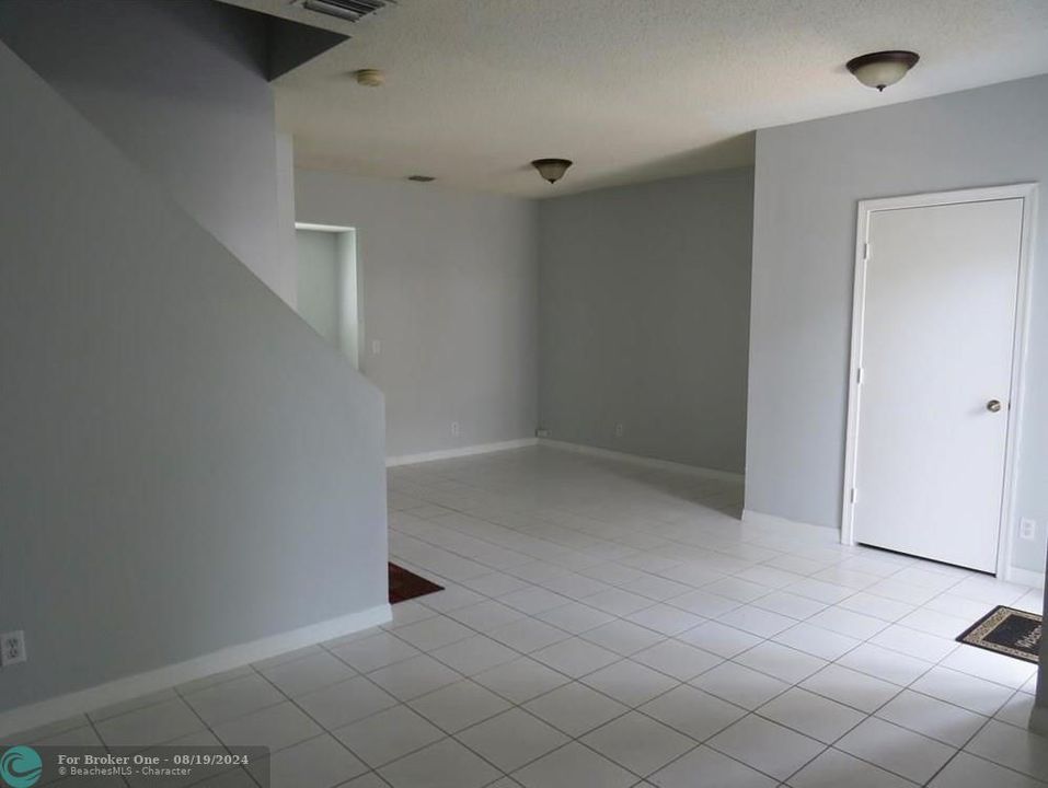 For Rent: $3,000 (3 beds, 2 baths, 1636 Square Feet)