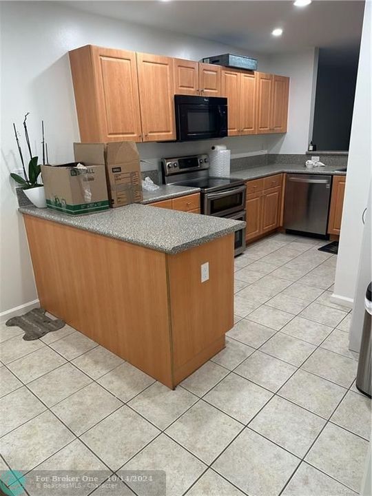 For Rent: $3,250 (3 beds, 2 baths, 1727 Square Feet)