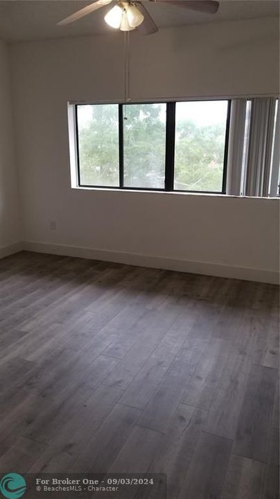 For Rent: $2,100 (2 beds, 2 baths, 927 Square Feet)