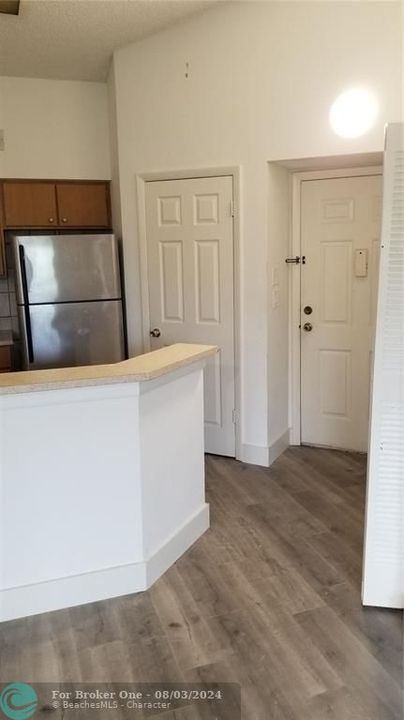 For Rent: $2,100 (2 beds, 2 baths, 927 Square Feet)