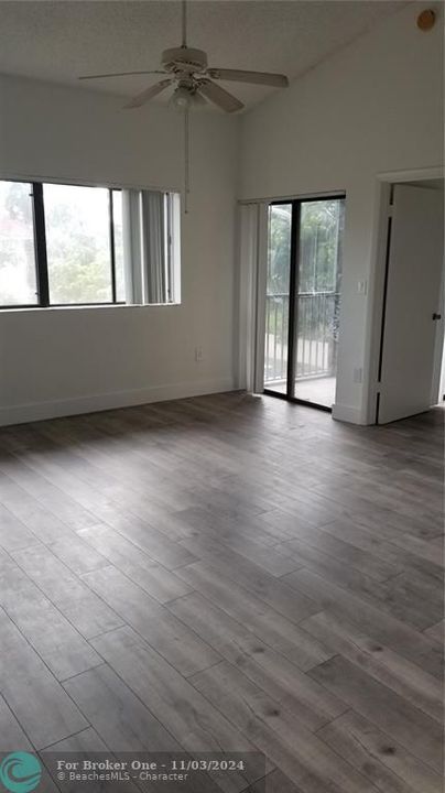 For Rent: $2,100 (2 beds, 2 baths, 927 Square Feet)