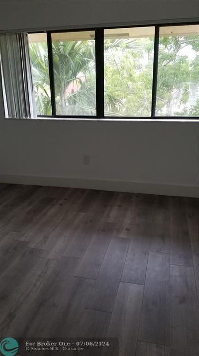 For Rent: $2,100 (2 beds, 2 baths, 927 Square Feet)