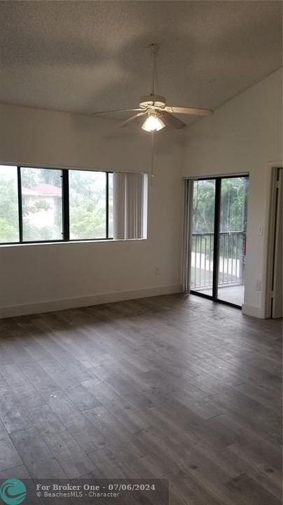 For Rent: $2,100 (2 beds, 2 baths, 927 Square Feet)
