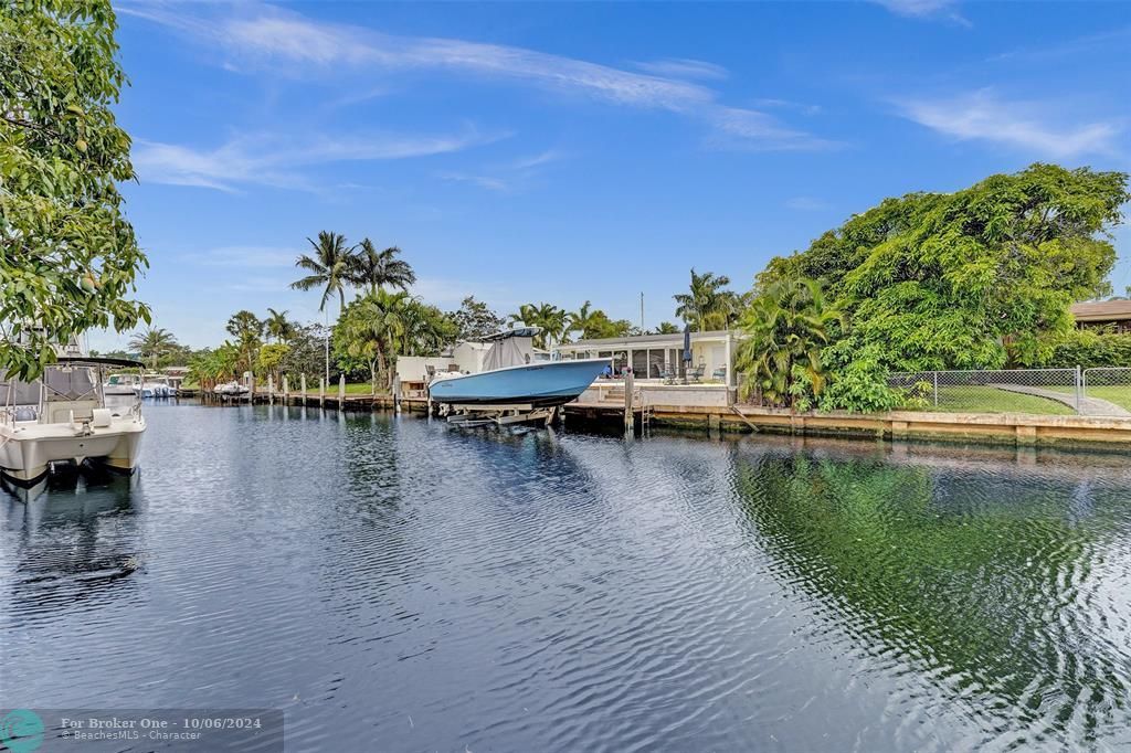 For Sale: $960,000 (4 beds, 2 baths, 1841 Square Feet)