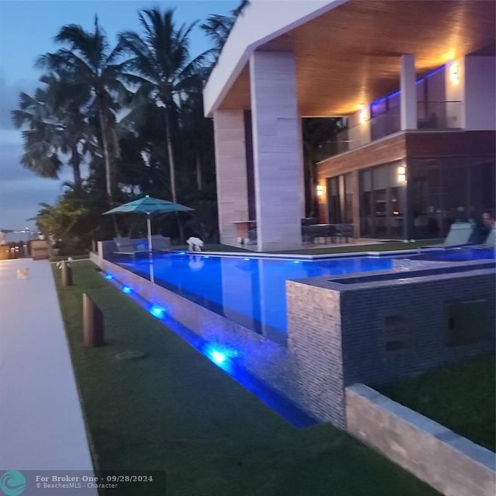 En Venta: $19,995,000 (5 camas, 5 baños, 7372 Pies cuadrados)