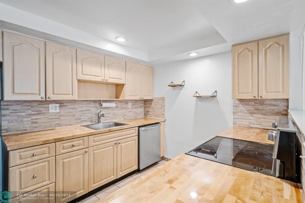 Recently Rented: $3,899 (3 beds, 2 baths, 1486 Square Feet)