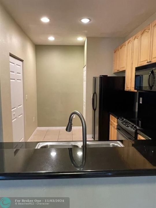 For Rent: $2,275 (2 beds, 2 baths, 1151 Square Feet)