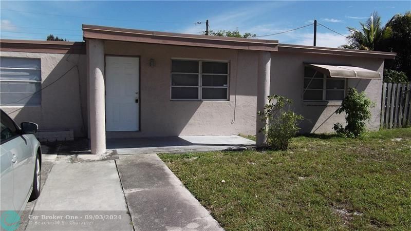 Recently Rented: $2,300 (4 beds, 1 baths, 968 Square Feet)