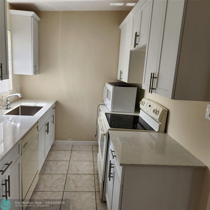 For Rent: $2,300 (4 beds, 1 baths, 968 Square Feet)