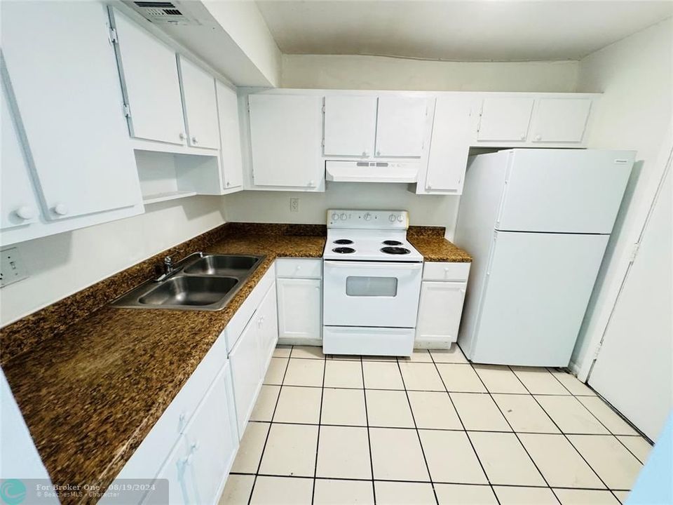 For Rent: $1,650 (2 beds, 2 baths, 1100 Square Feet)