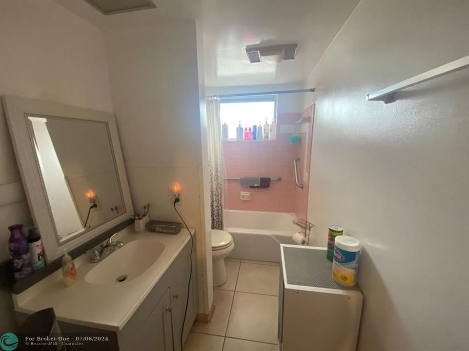 For Sale: $99,000 (1 beds, 1 baths, 615 Square Feet)