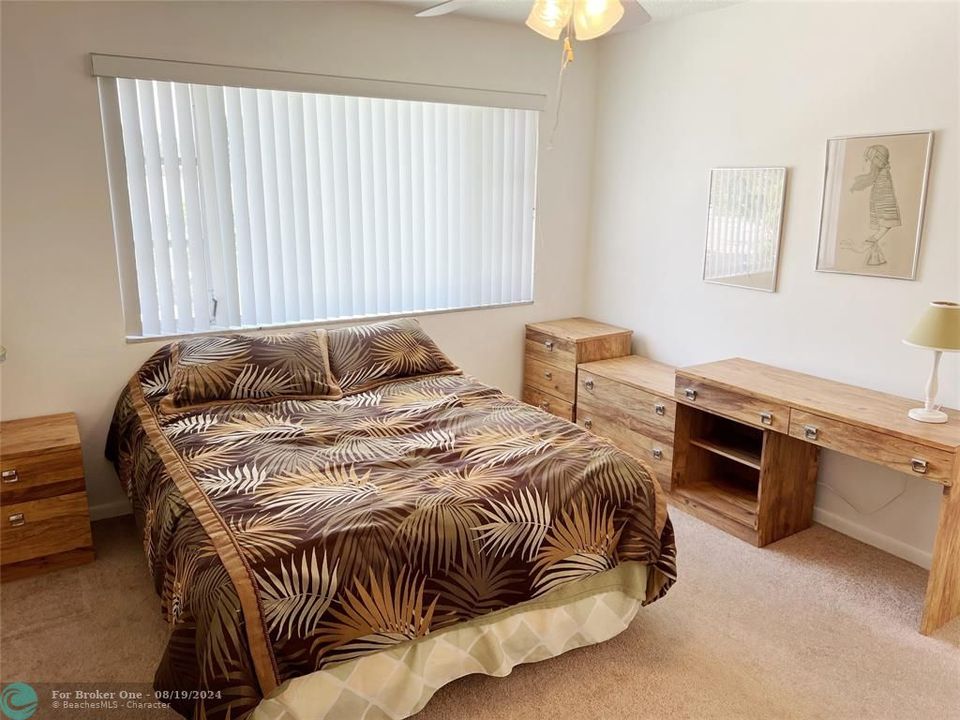 For Sale: $139,000 (2 beds, 1 baths, 840 Square Feet)