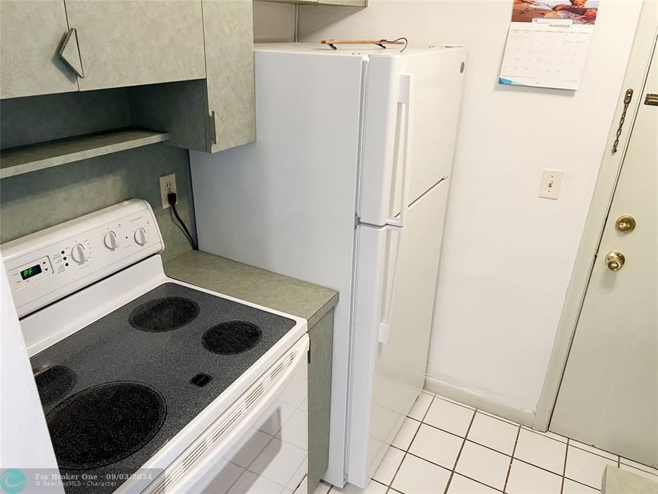 For Sale: $139,000 (2 beds, 1 baths, 840 Square Feet)