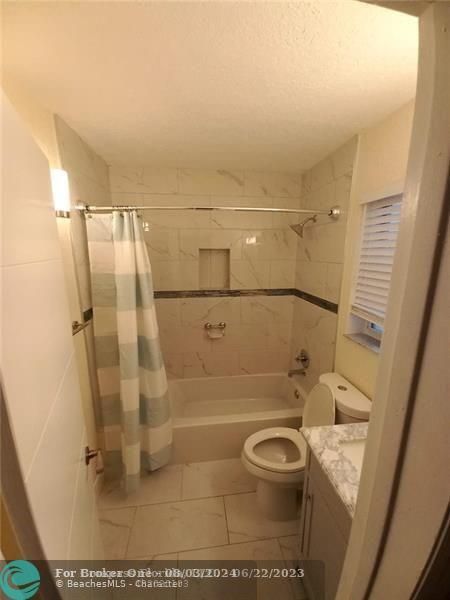出租: $4,800 (4 贝兹, 3 浴室, 2000 平方英尺)