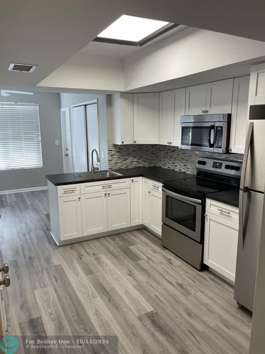 For Rent: $2,499 (2 beds, 2 baths, 4615 Square Feet)