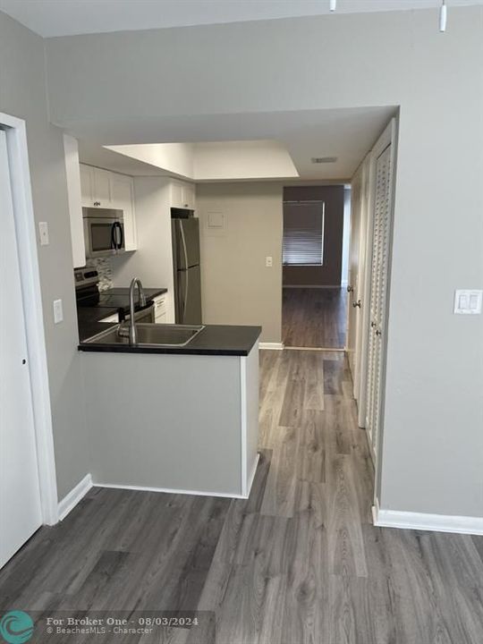 For Rent: $2,499 (2 beds, 2 baths, 4615 Square Feet)