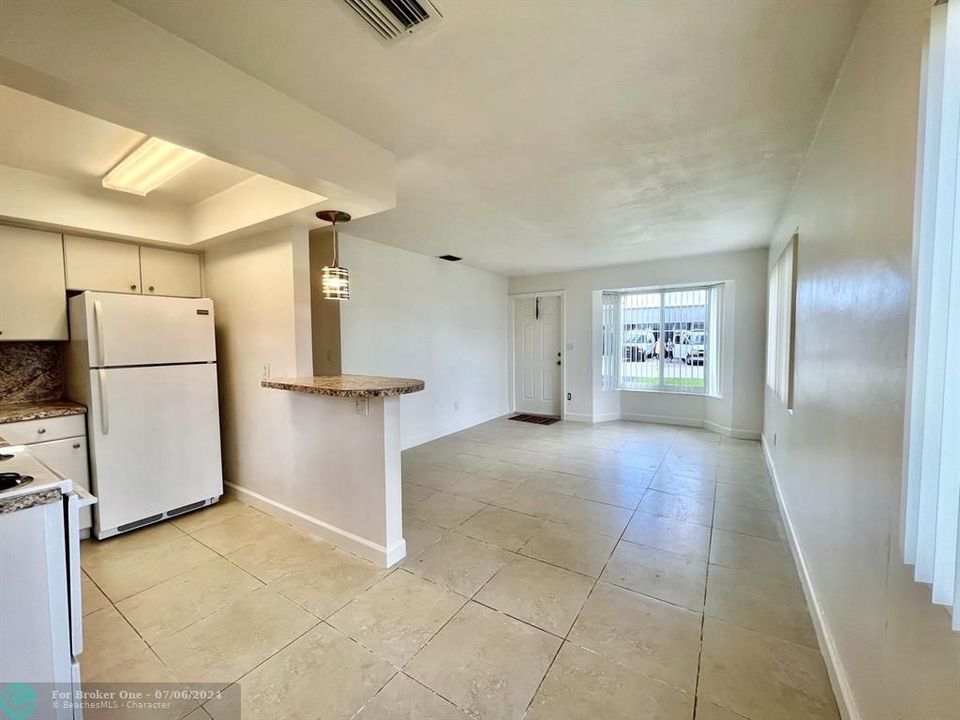 For Sale: $2,400 (2 beds, 1 baths, 1380 Square Feet)