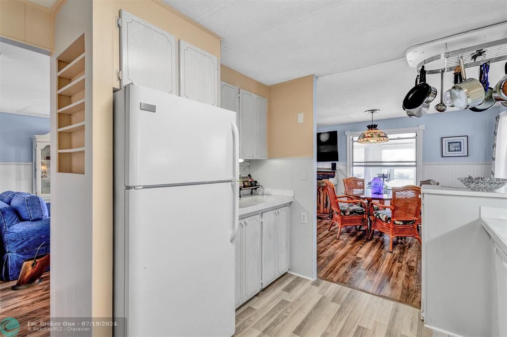 For Sale: $224,900 (2 beds, 2 baths, 1320 Square Feet)