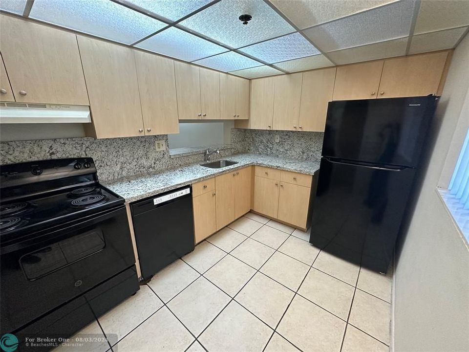 Recently Rented: $2,300 (2 beds, 2 baths, 965 Square Feet)