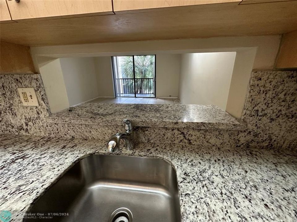For Rent: $2,300 (2 beds, 2 baths, 965 Square Feet)