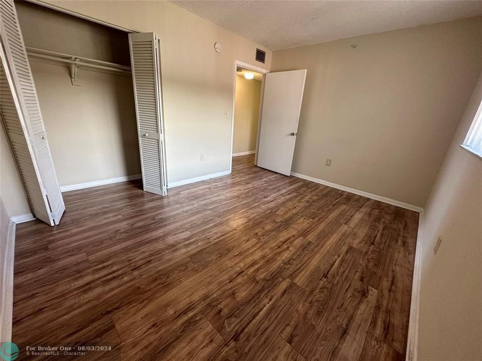 Recently Rented: $2,300 (2 beds, 2 baths, 965 Square Feet)