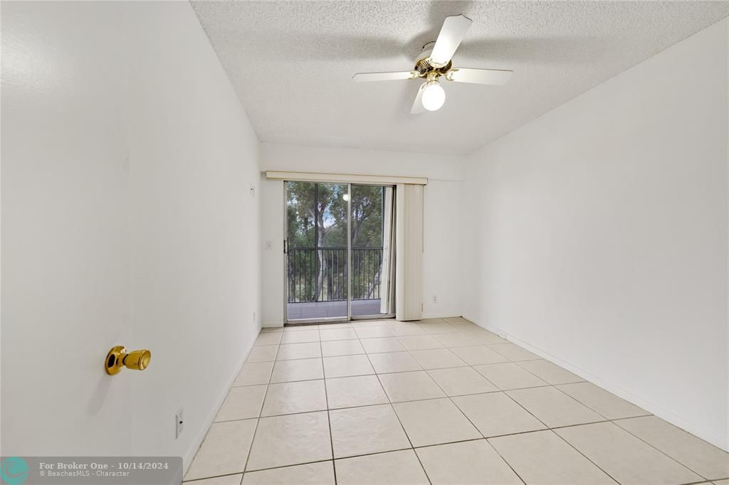 For Rent: $1,800 (2 beds, 1 baths, 953 Square Feet)