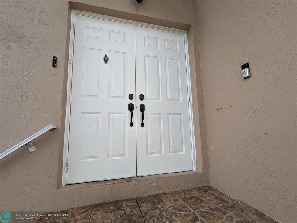 For Sale: $530,900 (3 beds, 2 baths, 1844 Square Feet)