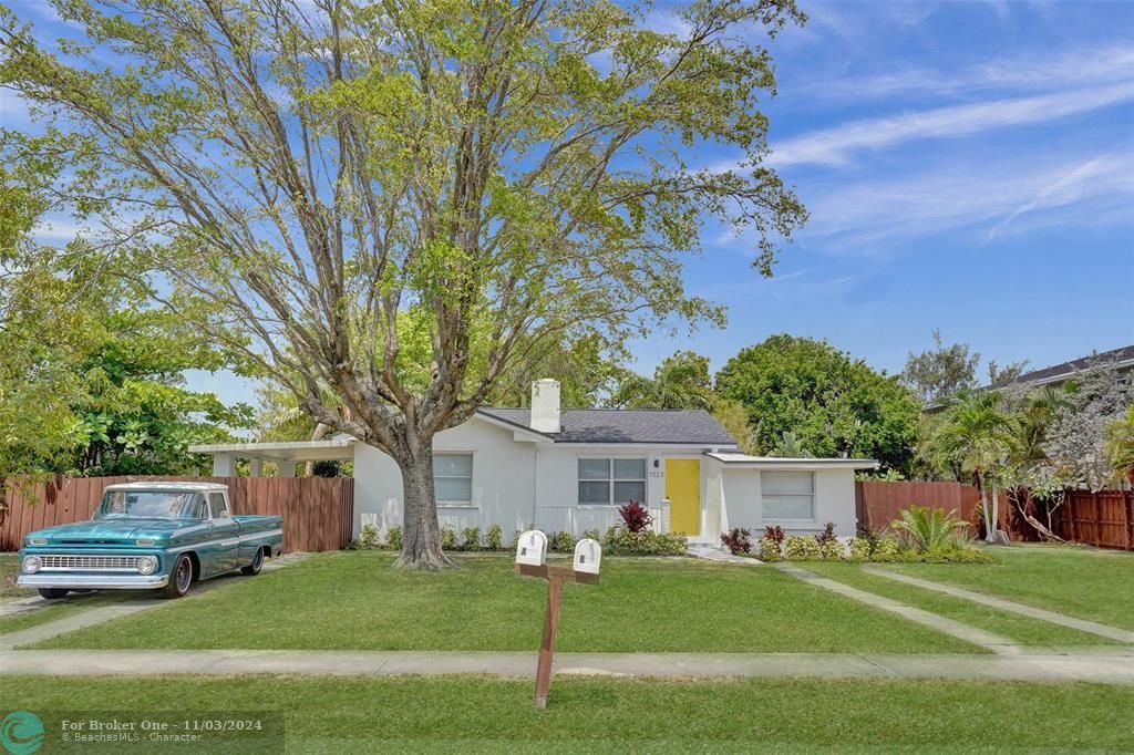 For Sale: $640,000 (3 beds, 2 baths, 1285 Square Feet)